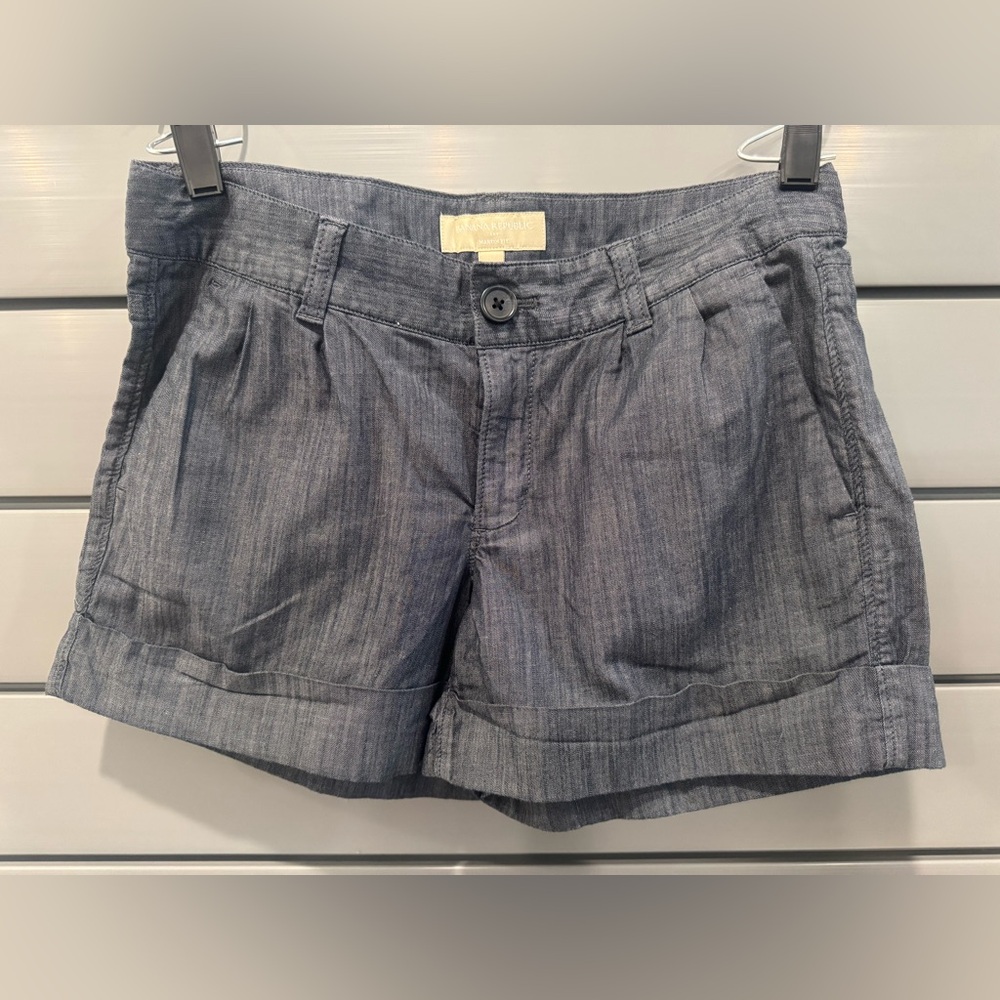 Banana Republic Martin Fit Shorts – Size 2 | Classic Preppy Chic